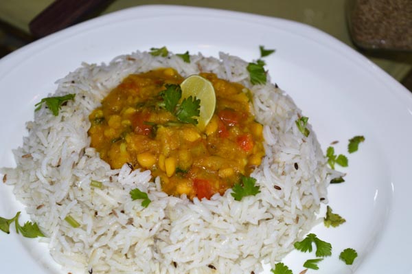 Plate-&-Garnish-with-Corriander-&-Lemon