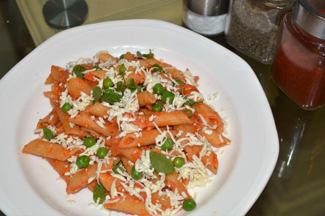 Penne Paneer Matar: fresh tomato pasta recipe made from easily available Indian kitchen ingredients.